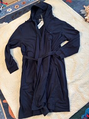 DUDEROBE Men's Navy Hooded Robe with Belt, pockets, and drawstring hoodie NWT.